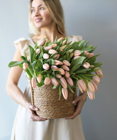 Тюльпаны лососевые и персиковые