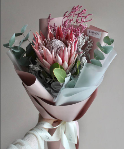 "Снежная королева" розовая протея кинг №6853