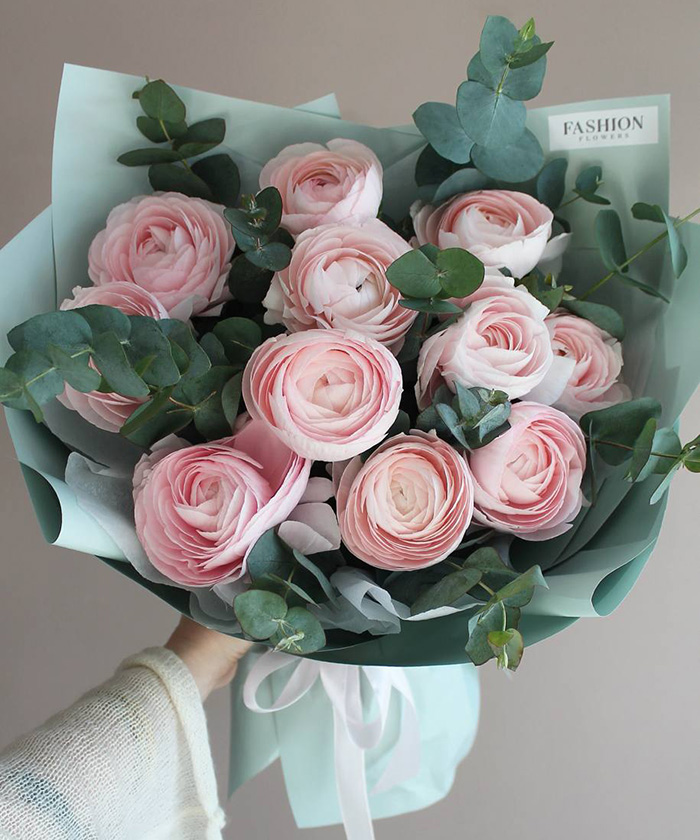 11 ранункулюсов Леди с эвкалиптом №7648