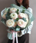 15 пудровых ранункулюсов с эвкалиптом №9356