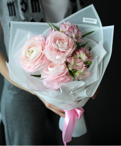 Ранункулюсы и альстромерия в букете "Волшебный рассвет" №2946