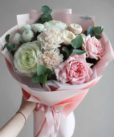 "Нежное признание" букет из ранункулюсов и роз №7657