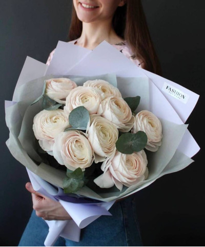 9 роскошных ранункулюсов Ханой с эвкалиптом №2384