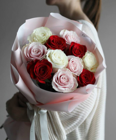 11 белых, розовых и бордовых роз "Делиан" №6891