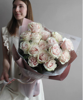 15 розовых роз Пинк Мондиаль в букете "Воздушный поцелуй" №5398