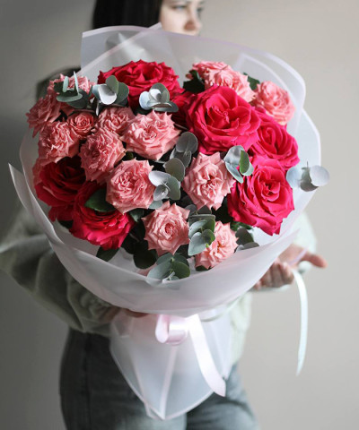 Малиновые и розовые розы в букете "Мери Джейн" №8543