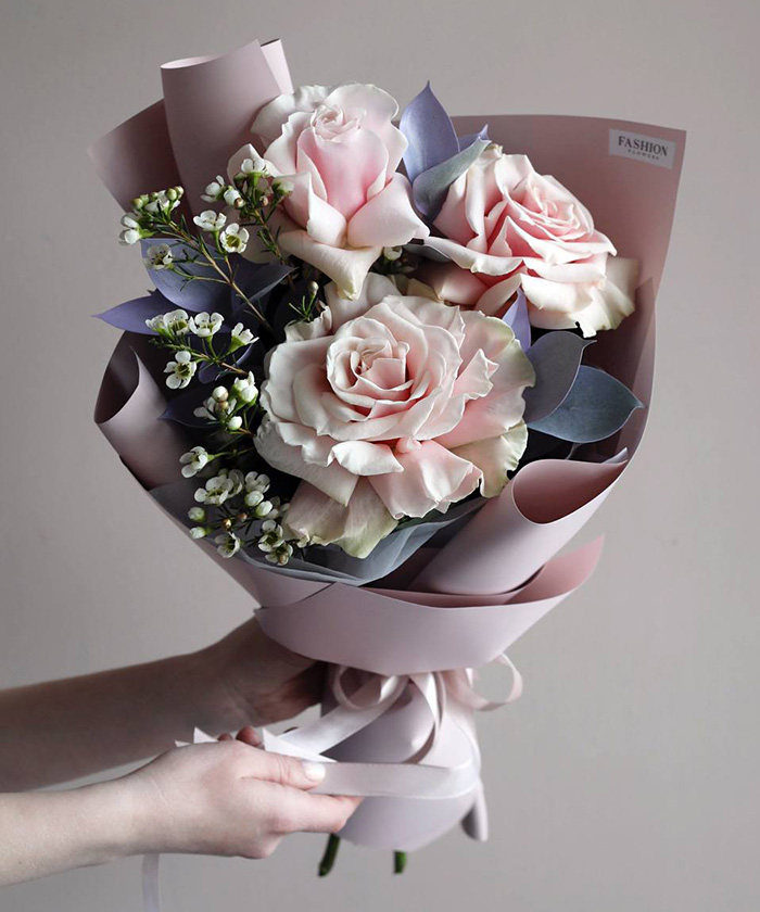 3 французские розы Пинк Мондиал в букете 