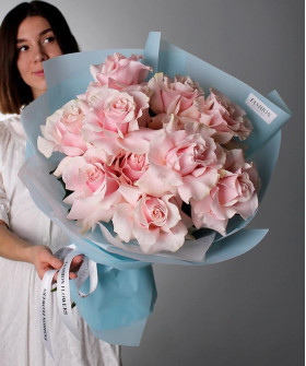 11 французских розовых роз Пинк Мондиаль №5781