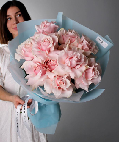 11 французских розовых роз Пинк Мондиаль №5781