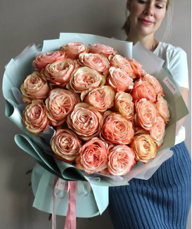 25 персиковых роз Кахала №4792