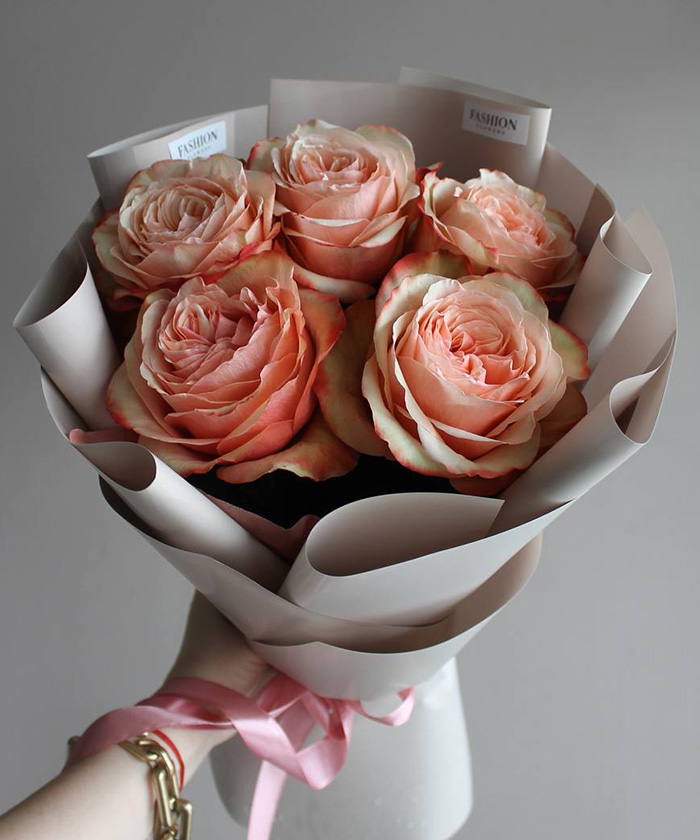 5 персиковых роз Кахала №2423