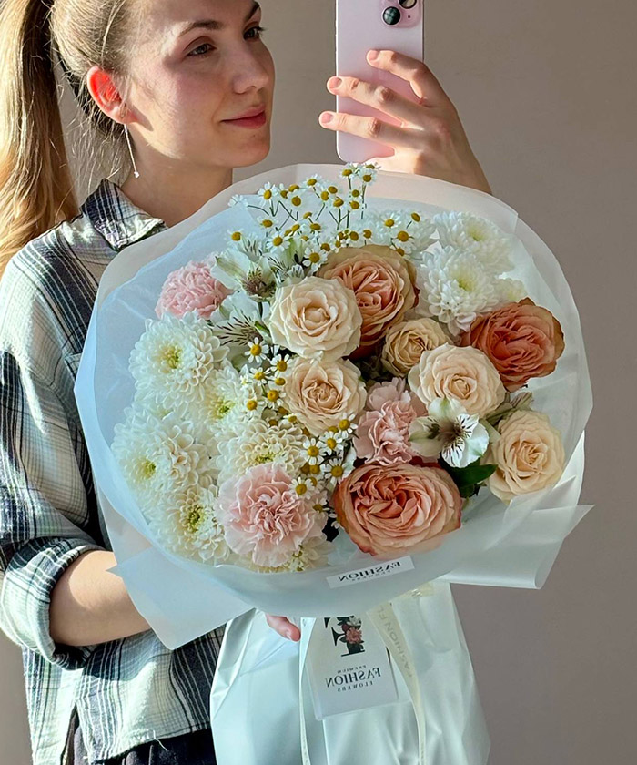 «Лёгкий румянец» букет с коралловыми розами №6796