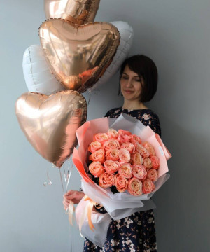 25 персиковых роз Кахала и шары сердца в наборе "любимой" №9438