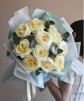 11 сливочных роз Кенделайт №5656