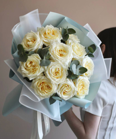 11 сливочных роз Кенделайт №5656
