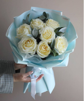 7 пионовидных кремовых роз Кенделайт №4556