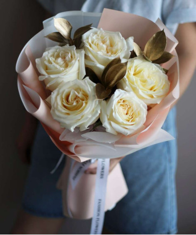 5 пионовидных роз Кенделайт в букете "Мисти" №9134