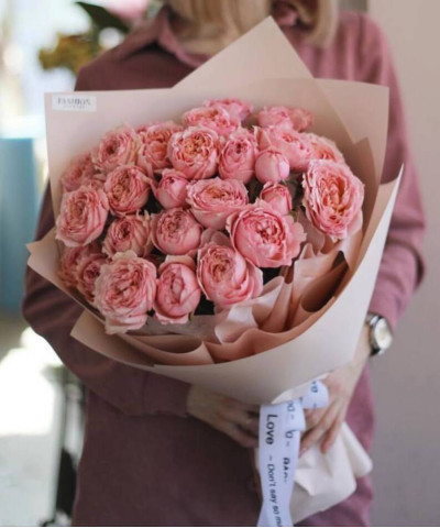 7 кустовых пионовидных персиковых роз Джульетта №9076