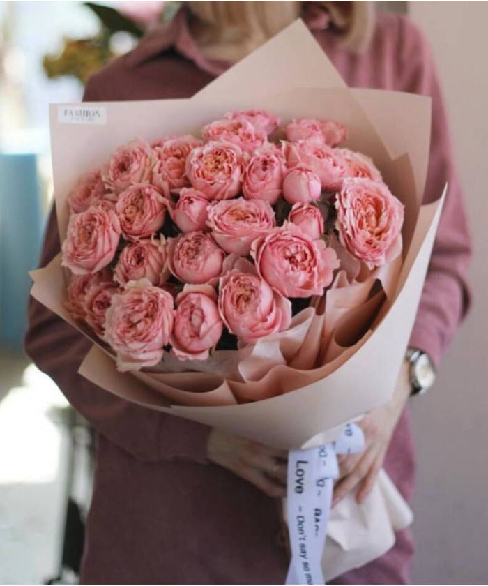 7 кустовых пионовидных персиковых роз Джульетта №9076