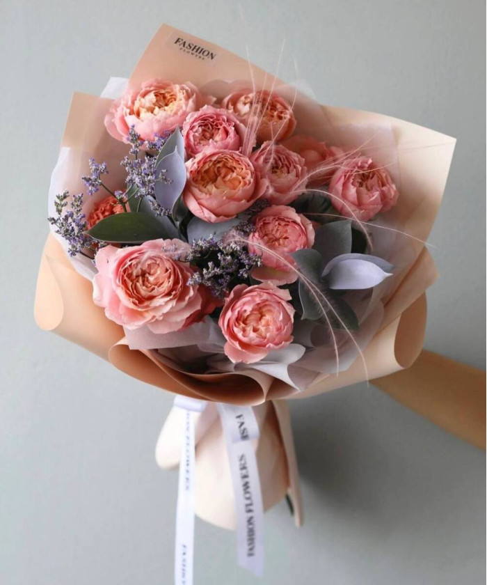 3 кустовые пионовидные розы Джульетта в букете 