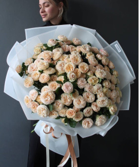 25 пионовидных кремовых роз Джентл Трендсеттер №3245