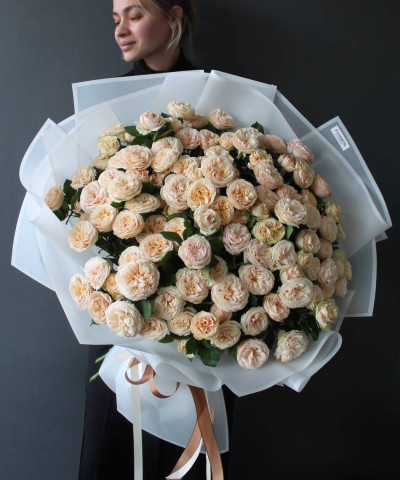 25 пионовидных кремовых роз Джентл Трендсеттер №3245