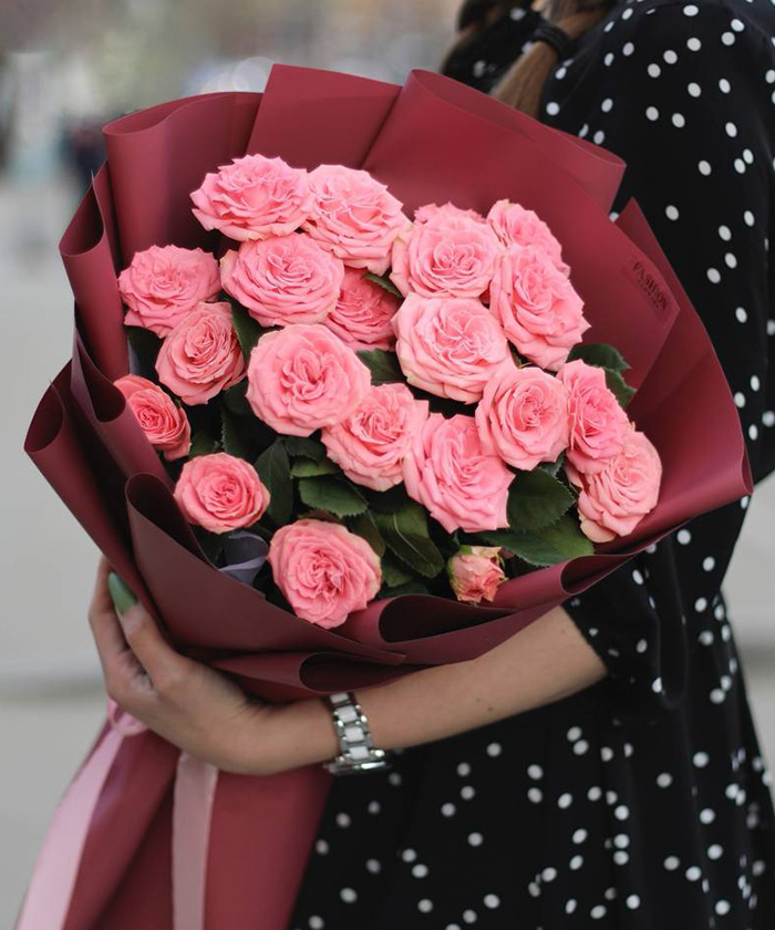 5 кустовых розовых роз Бол Музетт в букете 