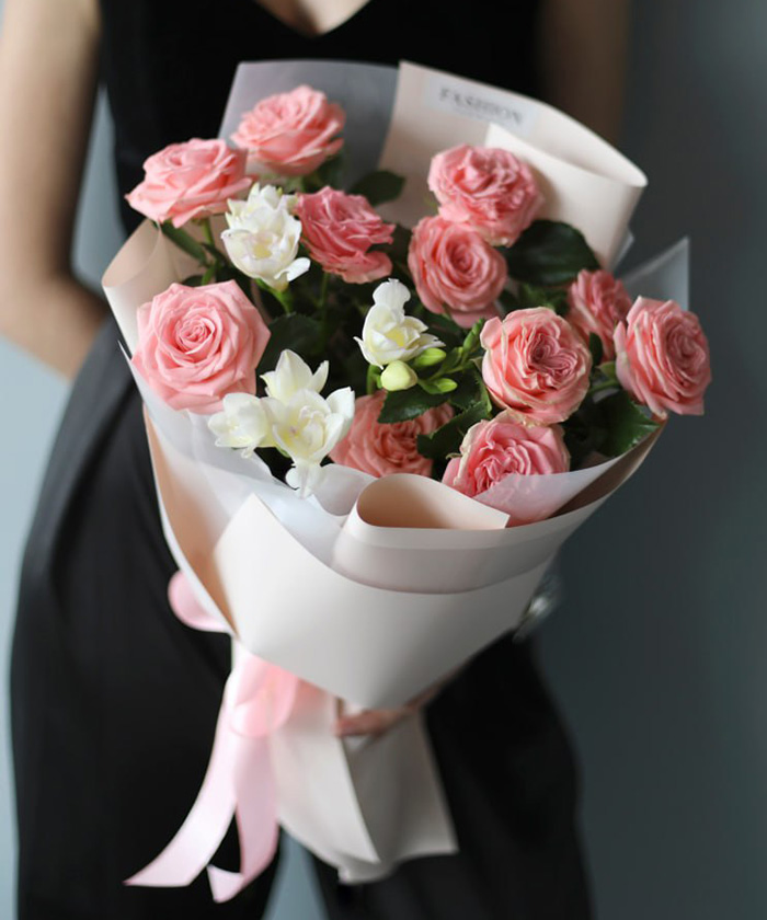 Фрезия и розовые розы Музетт №4787