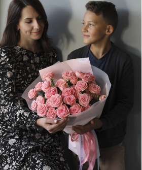 5 кустовых розовых роз Бол Музетт в букете "Румянец" №9740