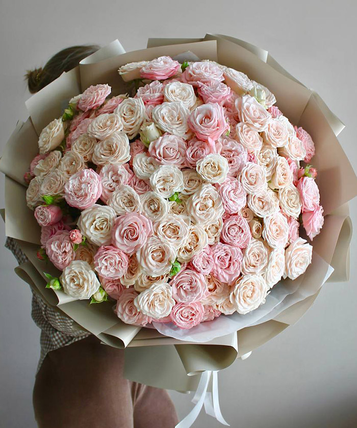 39 кустовых розово-кремовых роз Софи и Мадам Бомбастик №5479