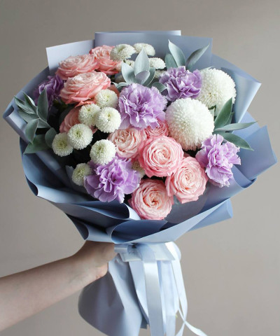 "Лунный поцелуй" букет с кустовыми розами Бомбастик №4458