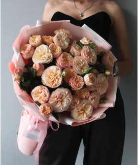 9 кремовых кустовых роз Джентл Трендсеттер №3577