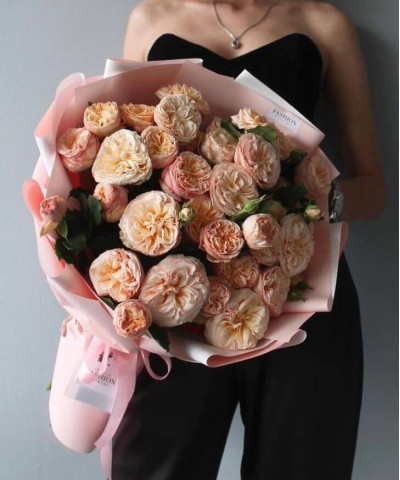 9 кремовых кустовых роз Джентл Трендсеттер №3577