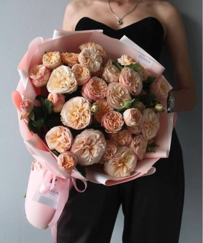 9 кремовых кустовых роз Джентл Трендсеттер №3577