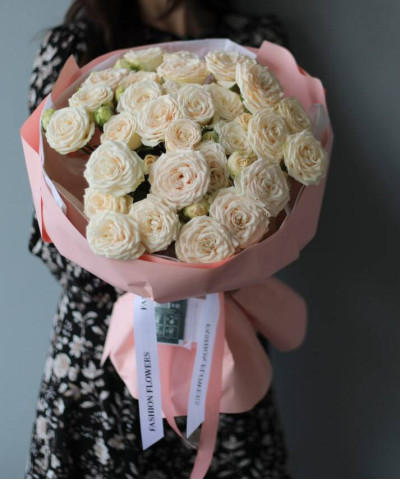 9 кремовых кустовых роз Софи в букете "Айвори" №6860