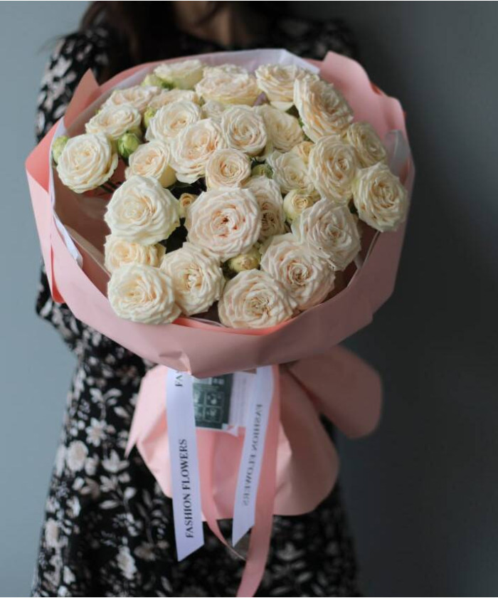 9 кремовых кустовых роз Софи в букете 