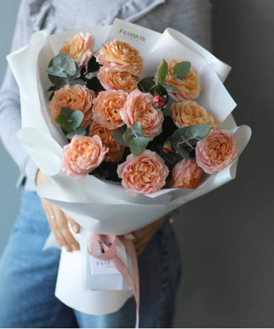 5 кустовых пионовидных роз Джульетта и эвкалипт №3566