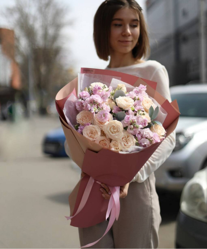 Кремовая роза Софи и лавандовая маттиола №8734