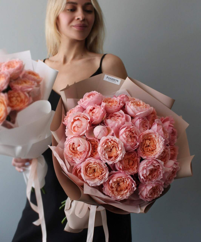7 кустовых пионовидных персиковых роз Джульетта №9546