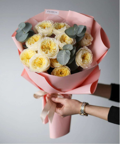 3 пионовидные кустовые розы Роял парк №8963