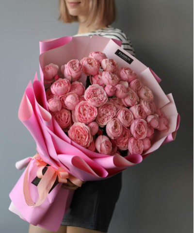 11 розовых кустовых роз Сильва пинк с эвкалиптом №4562