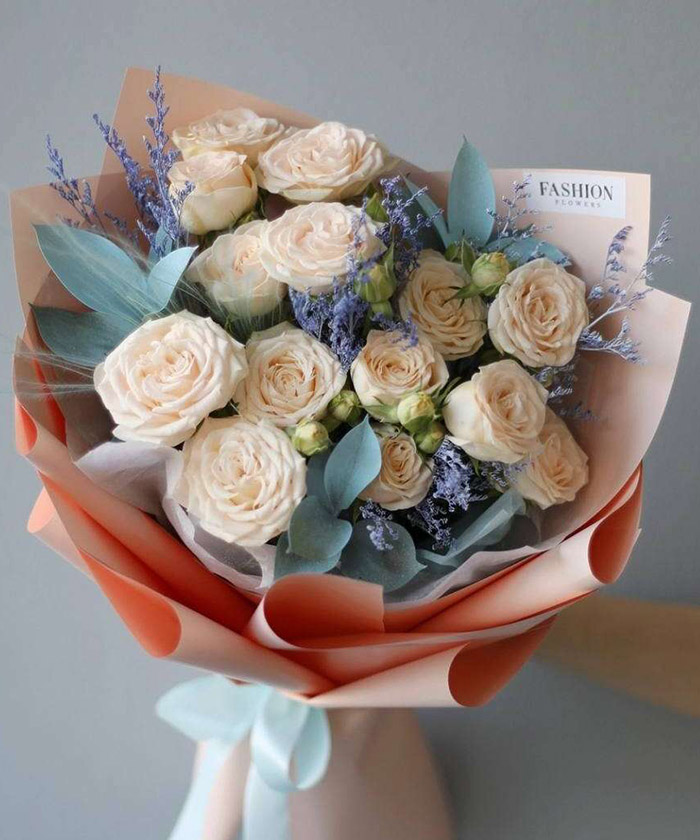 Кремовые розы Софи в букете 