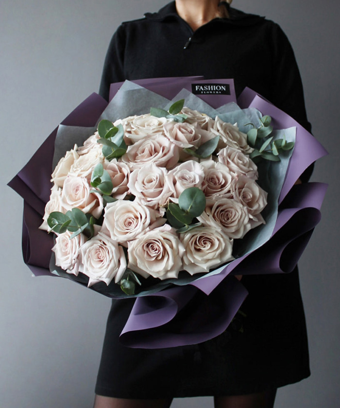 27 пудровых роз Мента №6862