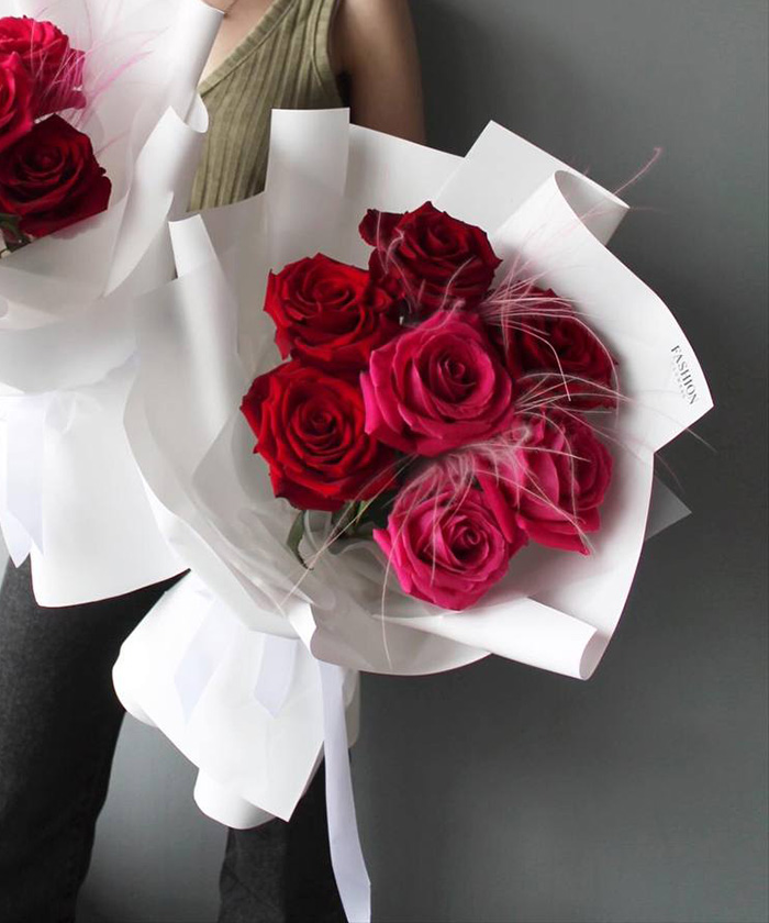 7 малиново-красных роз Эксплорер и Фулл Монти №2756