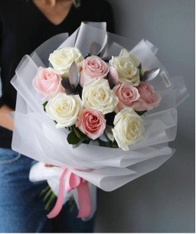 11 белых и розовых роз в букете "Брайт" №9087