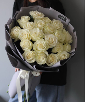 23 белые розы Мондиаль №5836