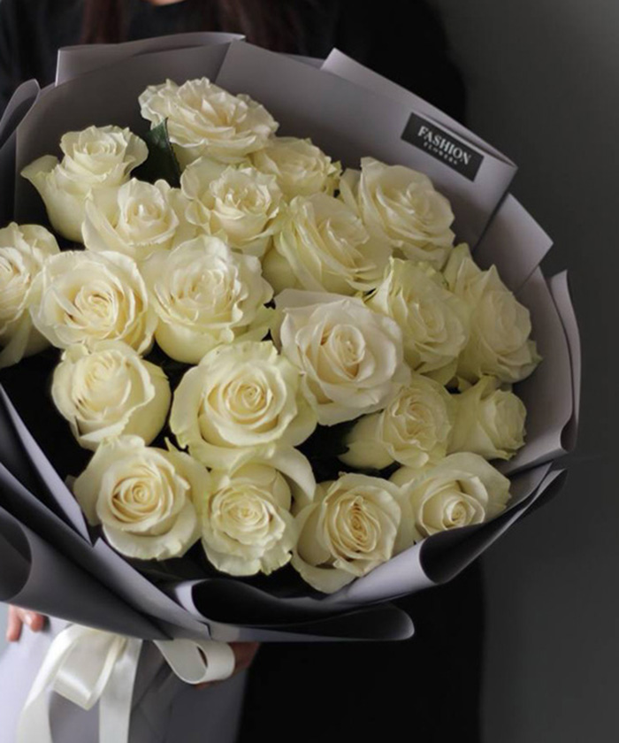 23 белые розы Мондиаль №5836
