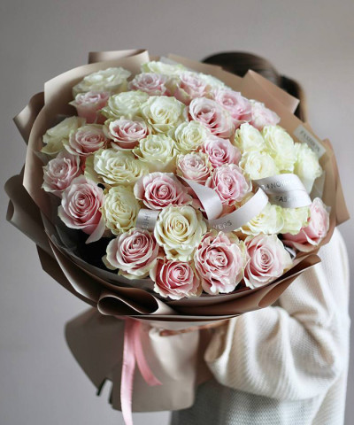 35 бело-розовых роз Эквадор №4575