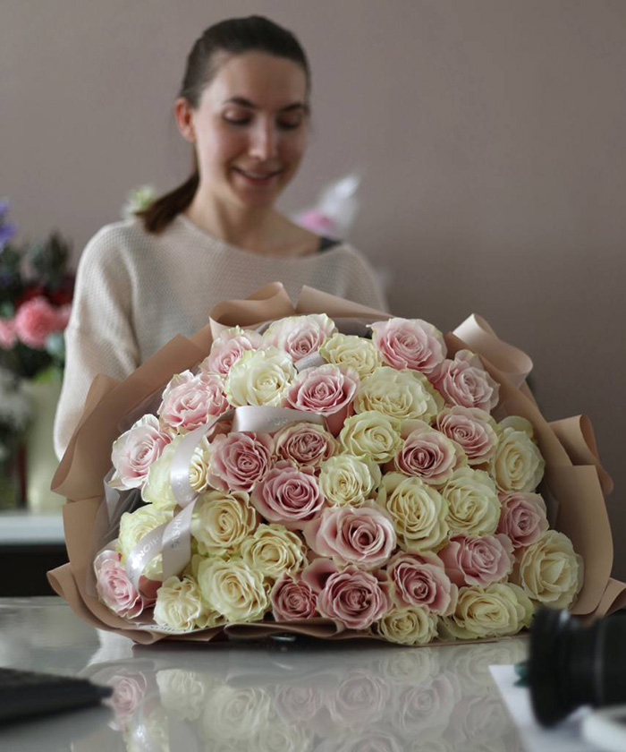 35 бело-розовых роз Эквадор №4575