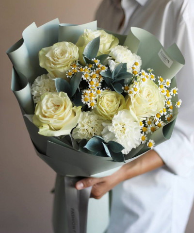 "Лайм" букет с розой Мондиаль и ромашками №4547